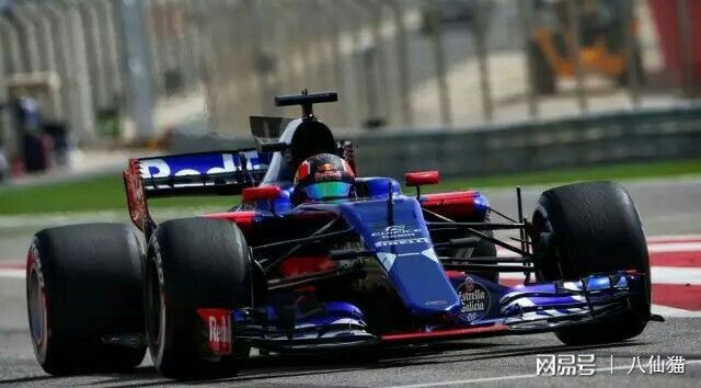 梅赛德斯完胜迈凯伦，塞恩斯带队取胜